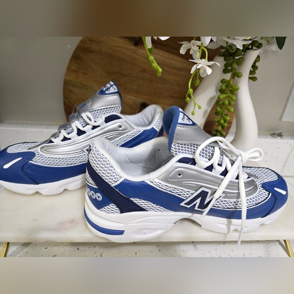 New Balance Kids Sneakers in Blue and White - Picture 8 of 16